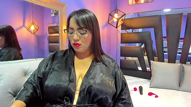 Romina017 online show from 10/15/25, 01:37