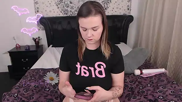 DaisieMaeXO online show from 12/17/25, 12:59