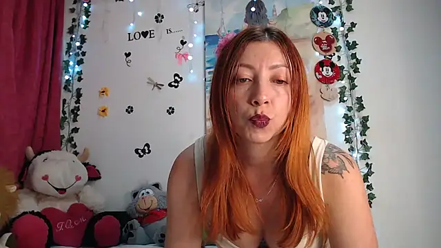 Snapshot of malusexy33 chatting on 02/25/25, 02:14 malusexy33 online show from 02/25/25, 02:14