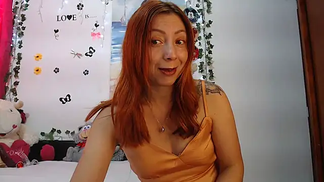 Snapshot of malusexy33 chatting on 01/08/25, 02:35 malusexy33 online show from 01/08/25, 02:35