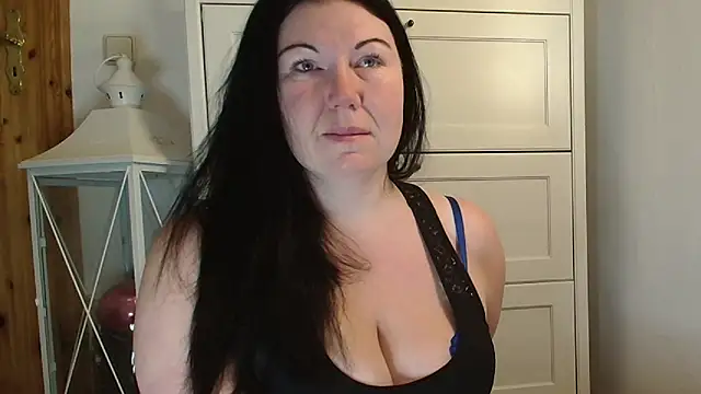 p6w official online show from 11/23/25, 06:23