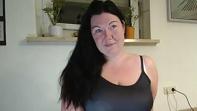 p6w official online show from 09/24/25, 03:35