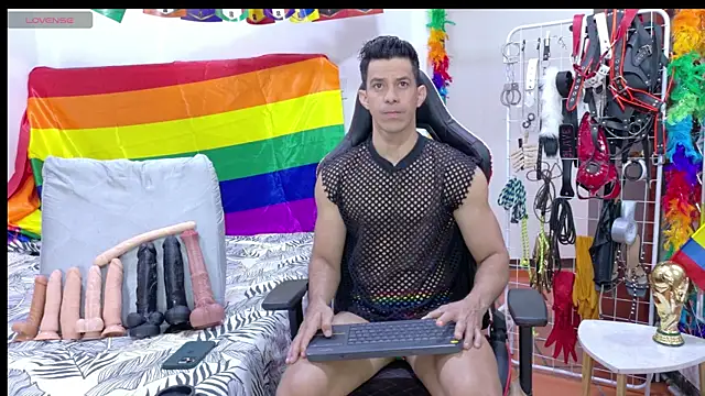 Snapshot of JoseRumbero26 chatting on 06/25/26, 12:21 JoseRumbero26 online show from 06/25/26, 12:21