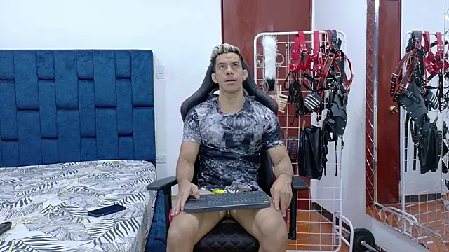 JoseRumbero26 online show from 11/13/25, 12:09