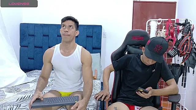 JoseRumbero26 online show from 10/04/25, 12:07