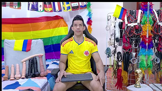 Snapshot of JoseRumbero26 chatting on 06/18/26, 12:32 JoseRumbero26 online show from 06/18/26, 12:32