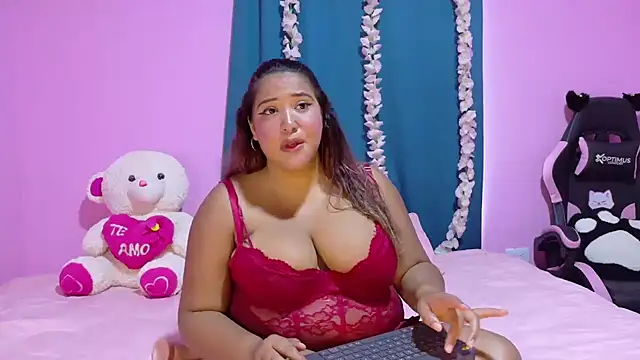 Snapshot of I_am_yours- chatting on 02/13/26, 06:19 I am yours- online show from 02/13/26, 06:19