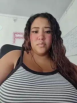 Snapshot of I_am_yours- chatting on 06/06/26, 04:12 I am yours- online show from 06/06/26, 04:12