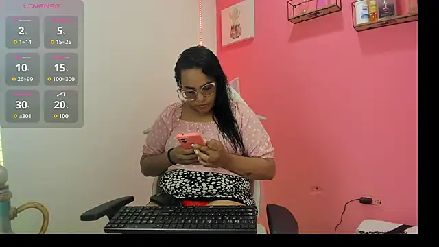 Snapshot of Tita_dirty chatting on 02/15/25, 02:15 Tita dirty online show from 02/15/25, 02:15
