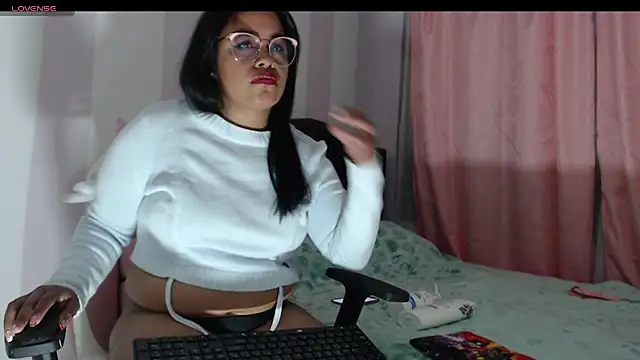 Snapshot of Tita_dirty chatting on 10/24/25, 01:59 Tita dirty online show from 10/24/25, 01:59