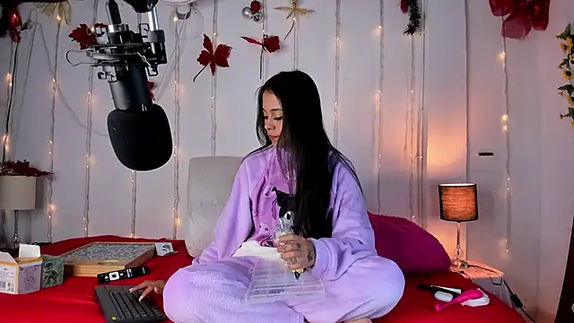 Snapshot of thamaral1 chatting on 12/15/24, 12:17 thamaral1 online show from 12/15/24, 12:17