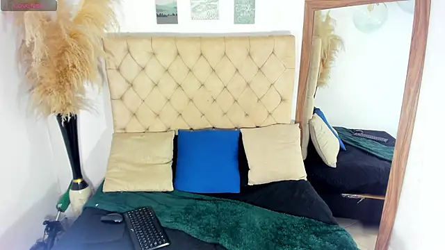 helena copper  online show from 11/08/25, 08:23