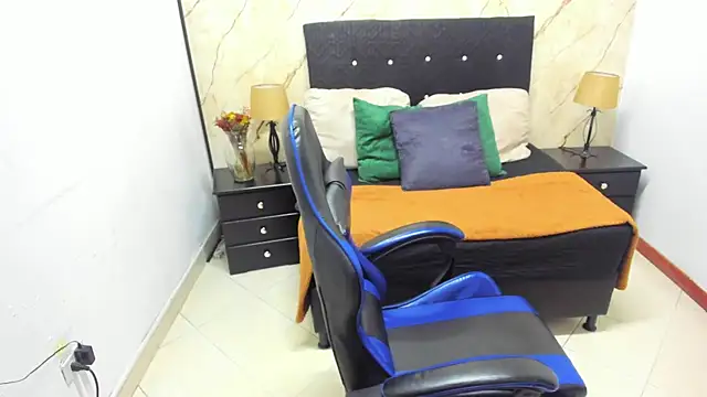 helena copper  online show from 04/12/26, 04:38