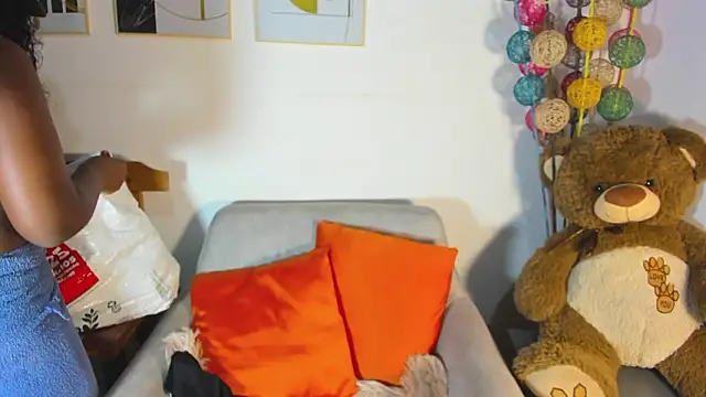 helena copper  online show from 03/23/26, 01:39