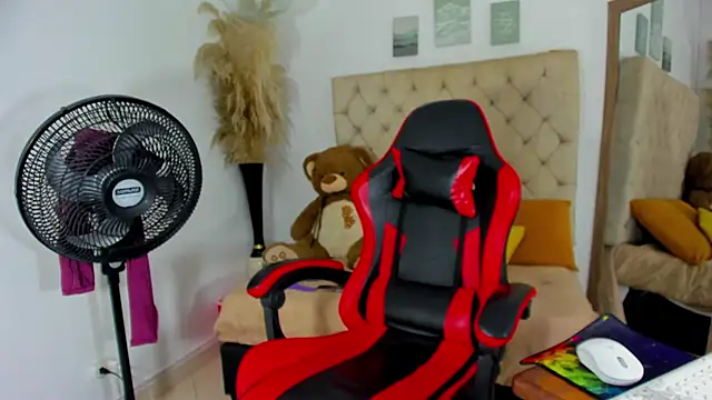 helena copper  online show from 02/13/26, 04:34