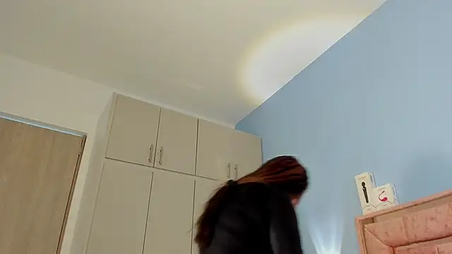 Snapshot of SAMY_NIX chatting on 10/24/25, 12:04 SAMY NIX online show from 10/24/25, 12:04