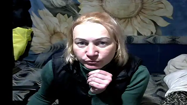 wLESLYMOSw online show from 03/21/26, 04:33