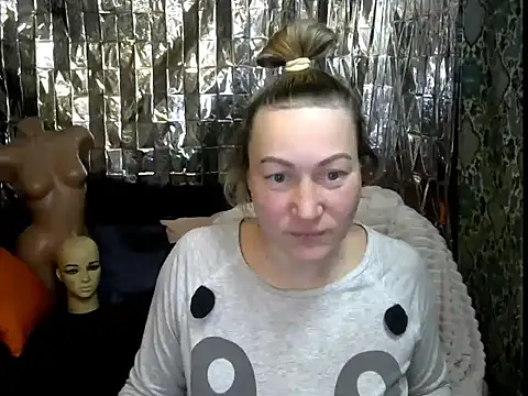 wLESLYMOSw online show from 02/09/26, 08:40