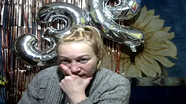 wLESLYMOSw online show from 03/15/26, 07:21