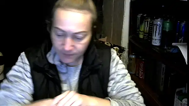 wLESLYMOSw online show from 12/03/25, 10:47