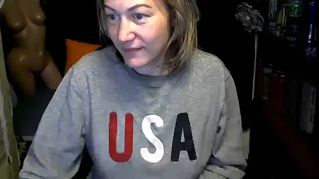 wLESLYMOSw online show from 11/14/25, 08:29