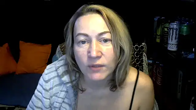 wLESLYMOSw online show from 12/01/25, 09:43