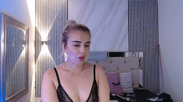 ashley  tylor online show from 04/30/26, 08:57