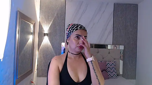 Snapshot of ashley__tylor chatting on 06/19/26, 04:57 ashley tylor online show from 06/19/26, 04:57