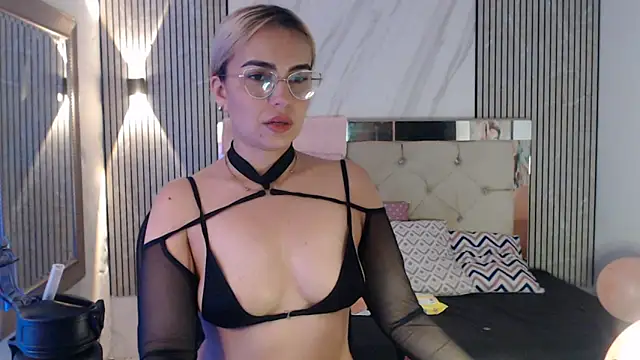 ashley  tylor online show from 05/17/26, 07:19