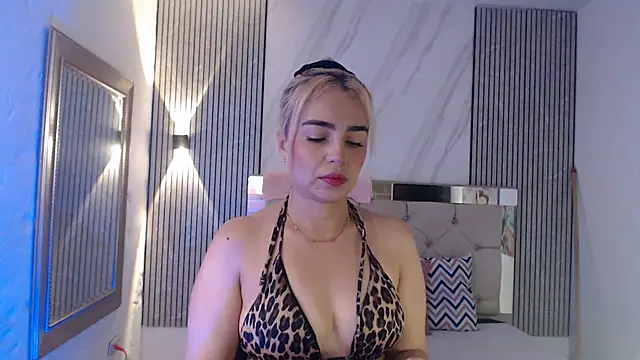 Snapshot of ashley__tylor chatting on 06/18/26, 04:56 ashley tylor online show from 06/18/26, 04:56