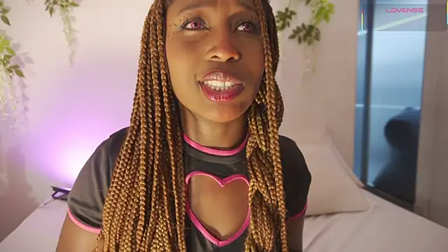 Snapshot of EmmaSanzz_ chatting on 12/18/25, 11:36 EmmaSanzz online show from 12/18/25, 11:36