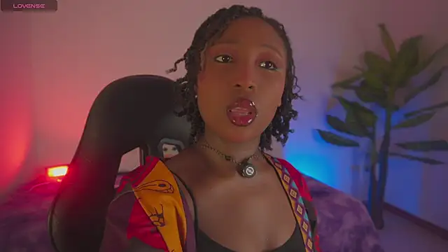 Snapshot of EmmaSanzz_ chatting on 02/10/26, 10:03 EmmaSanzz online show from 02/10/26, 10:03