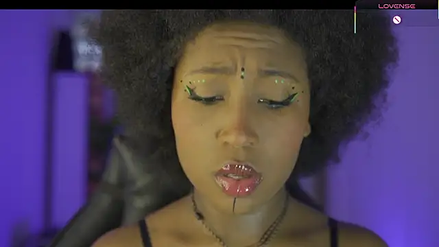 Snapshot of EmmaSanzz_ chatting on 02/23/26, 11:55 EmmaSanzz online show from 02/23/26, 11:55