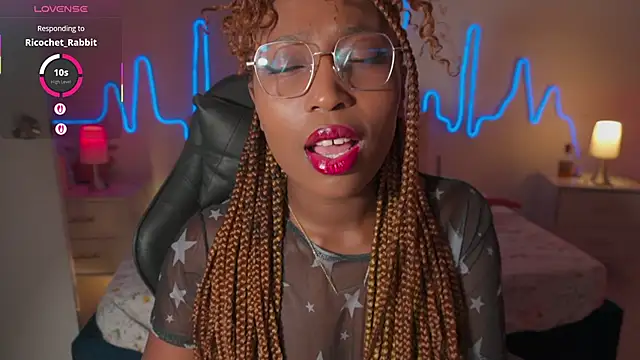 Snapshot of EmmaSanzz_ chatting on 11/27/25, 11:32 EmmaSanzz online show from 11/27/25, 11:32