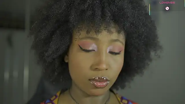 Snapshot of EmmaSanzz_ chatting on 02/22/26, 11:01 EmmaSanzz online show from 02/22/26, 11:01