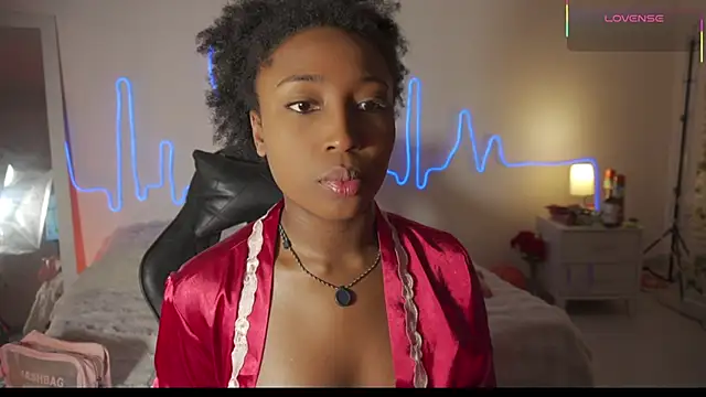 Snapshot of EmmaSanzz_ chatting on 01/09/26, 11:28 EmmaSanzz online show from 01/09/26, 11:28