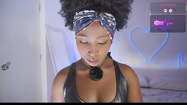 Snapshot of EmmaSanzz_ chatting on 01/07/26, 11:04 EmmaSanzz online show from 01/07/26, 11:04