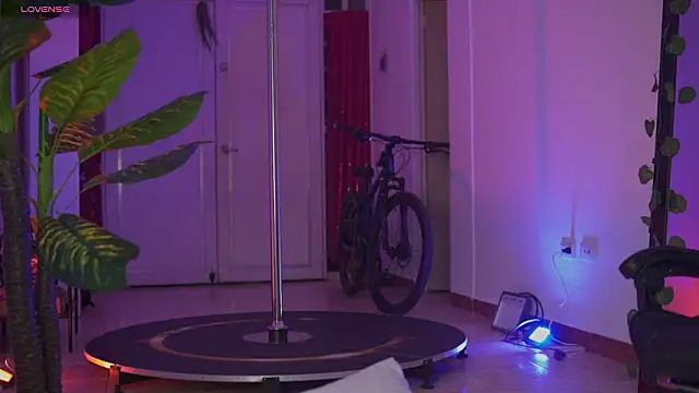 Snapshot of EmmaSanzz_ chatting on 02/27/26, 10:37 EmmaSanzz online show from 02/27/26, 10:37