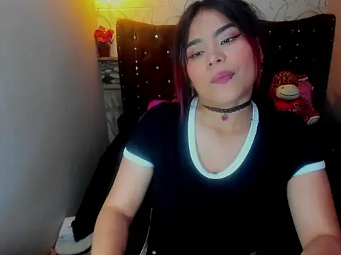 Snapshot of moniquehicks chatting on 09/11/25, 02:50 moniquehicks online show from 09/11/25, 02:50