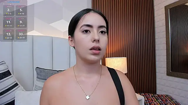 Julietasantos   online show from 10/15/25, 07:22