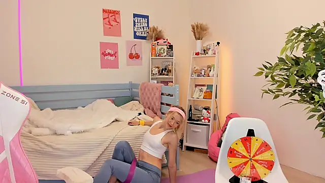 Lily Young online show from 10/29/25, 06:12