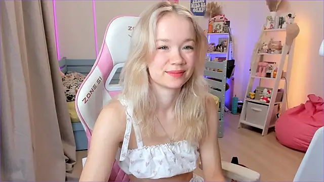 Lily Young online show from 11/26/25, 06:02