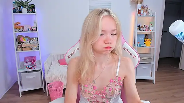 Lily Young online show from 03/22/25, 04:14