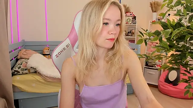 Lily Young online show from 10/28/25, 05:08