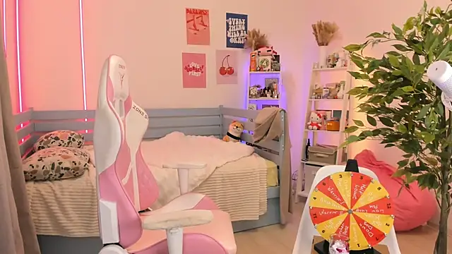 Lily Young online show from 11/05/25, 05:54