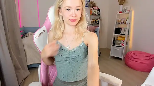 Lily Young online show from 10/13/25, 05:20