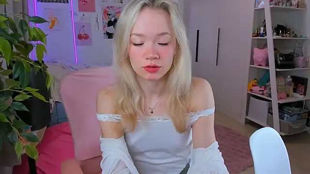 Lily Young online show from 04/17/26, 03:20