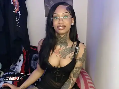 TrinityTeighlor online show from 12/01/25, 11:44