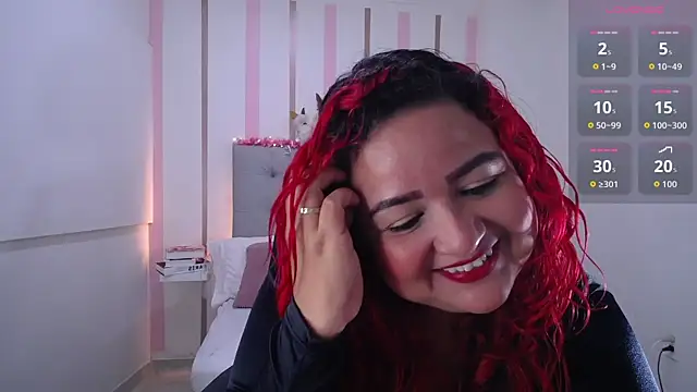 Mariana Rojas online show from 10/17/25, 05:11