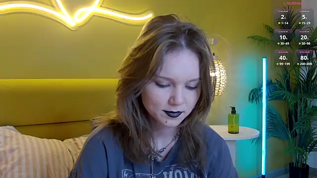 Snapshot of lessysweety chatting on 06/04/26, 03:33 lessysweety online show from 06/04/26, 03:33